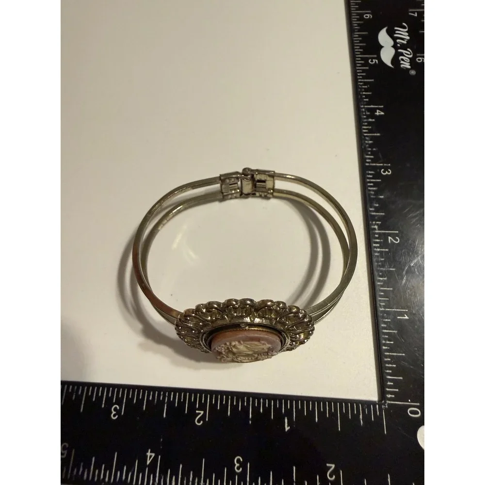 Vintage Cameo Cuff Bracelet Silver Tone Filigree Hinged Bangle Peach Cream